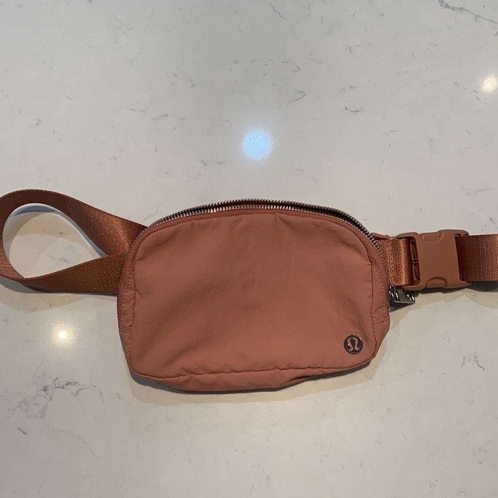 Lululemon Everywhere Belt Bag